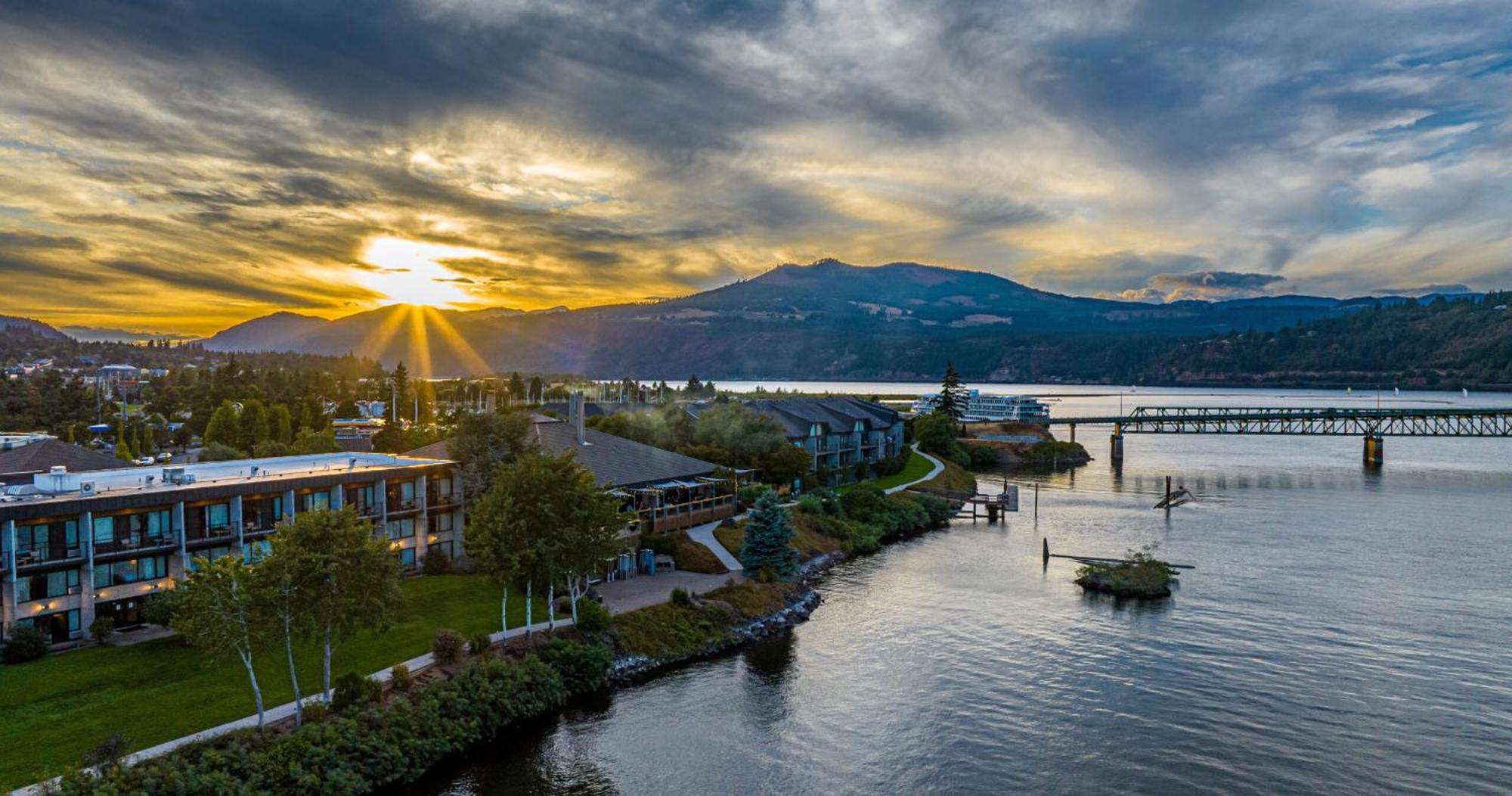 Best Western Plus Hood River Inn Ngoại thất bức ảnh